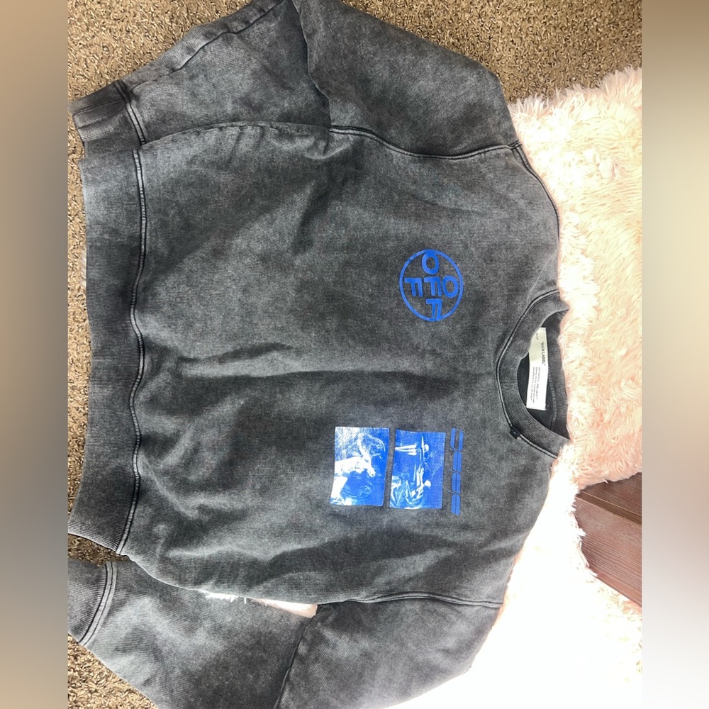 Off White Pullover - image 1